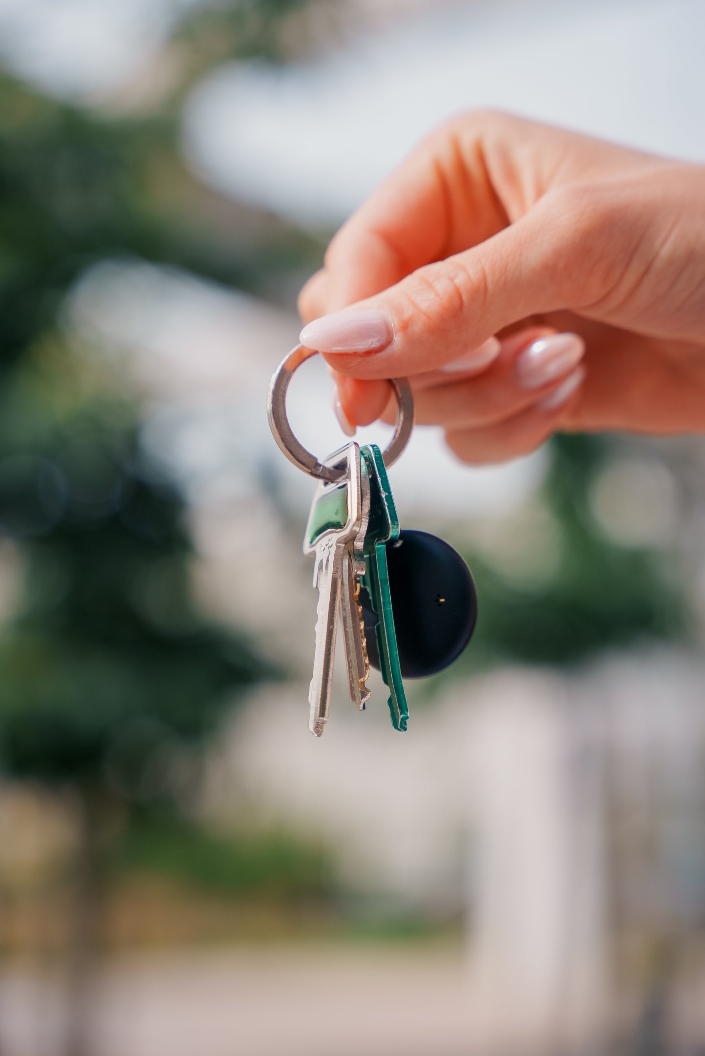 Locato Thin Tracker gør det nemt at holde styr på dine vigtigste ejendele. Den ultratynde tracker fungerer med Apples Find My-netværk og har udskifteligt batteri, så du altid kan finde dine ting – uden bekymringer.

Kompatibel med Apple Find My
Super tyndt design – perfekt til pung, taske eller nøgler
Udskifteligt batteri (CR2032)
Lang levetid og pålidelig sporing
Aktivering med SIRI eller app
IP 65